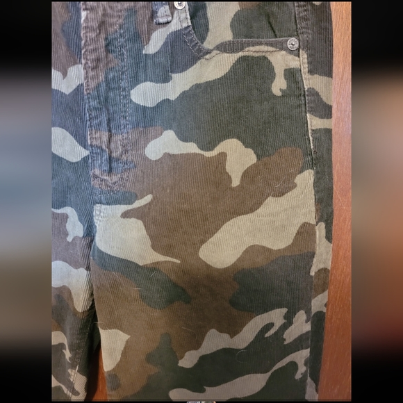NWOT American Eagle Mom Corduroy Camo Jeans - Picture 3 of 7